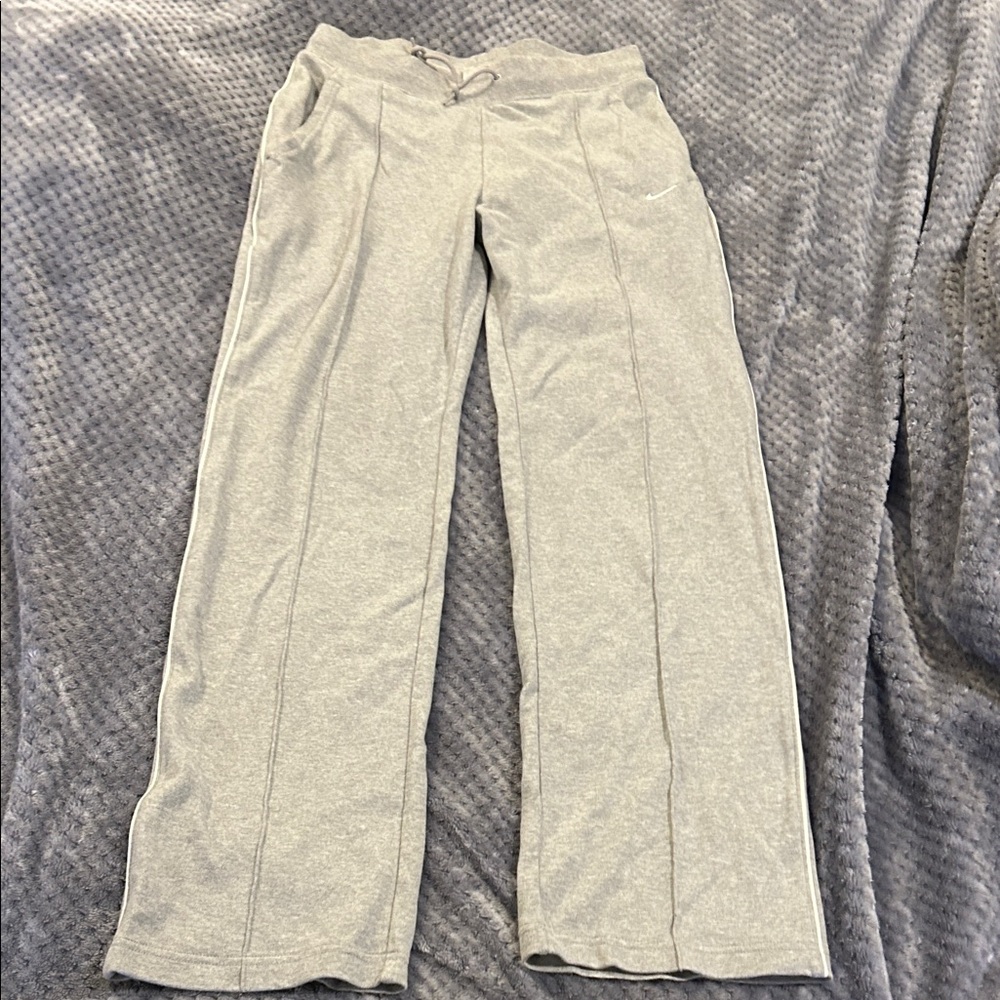 Perfect condition, Nike gray cotton pants with white pinstripe on the side SzM